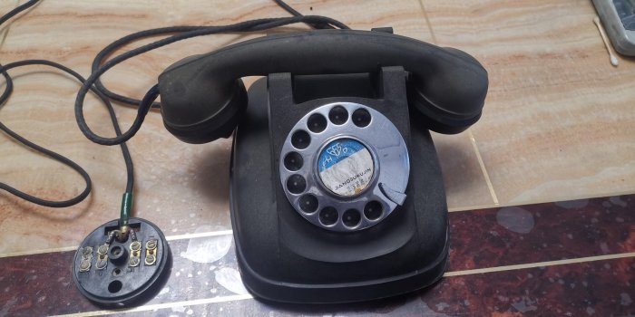 老膠木撥號電話機，近全品，轉盤聲音清脆悅耳，收藏品，沒有清理