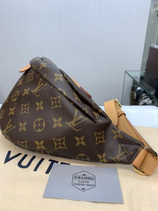 【拉堤名牌精品】LV  胸口包/腰包  M43644  9成新