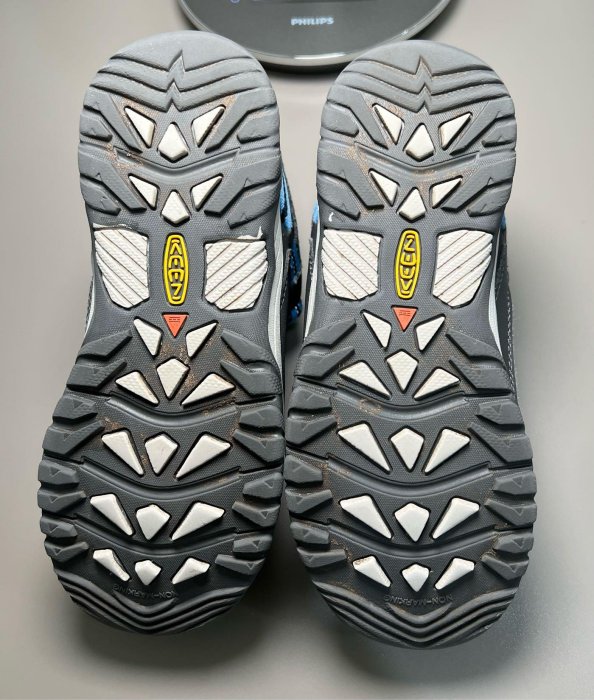 二手男童 Keen 登山鞋