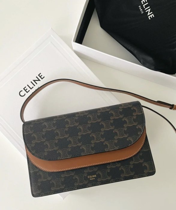 【翰貝格名牌館】全新真品 Celine 老花 TRIOMPHE 帆布 翻蓋 雙層 8卡 手拿 斜背 Woc 兩用包