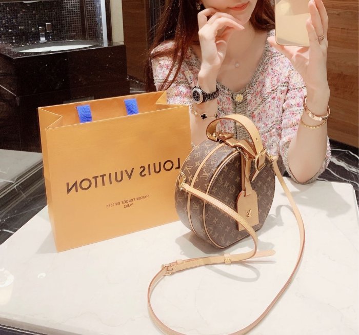 法國專櫃名牌 LOUIS VUITTON LV  LV硬殼帽盒包(圓餅包) 手提包 晚宴包 斜背肩背包 LV走秀款 經典原花硬殼圓餅包M43514