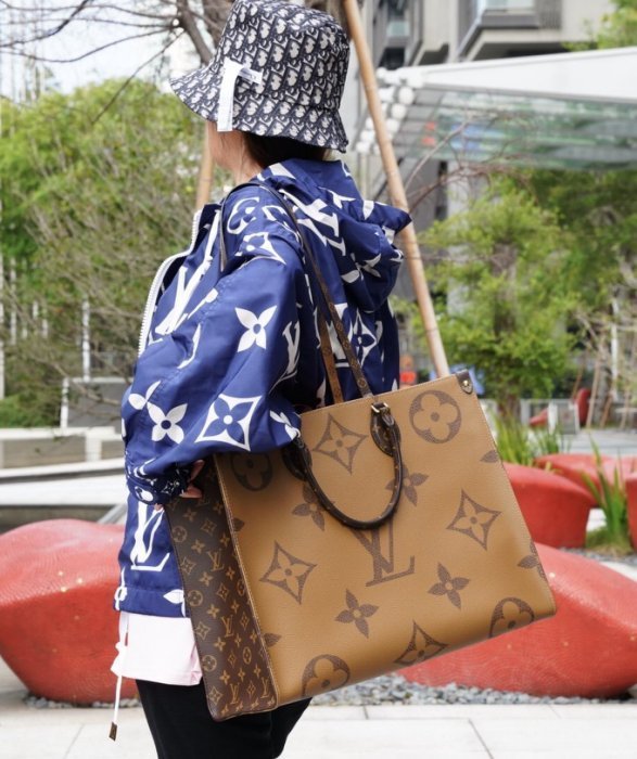 M44576 Louis Vuitton 2019 Monogram Giant Onthego Tote Bag