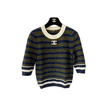 My Closet 二手名牌 CHANEL 2020 深藍x咖啡色橫紋鑲白邊 Cashmere 雙C Logo 短袖上袖