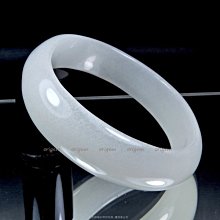 珍珠林~寬板蛋型貴妃美鐲~A貨漢白玉(內徑55.5X48.5mm.手圍18號半) #377