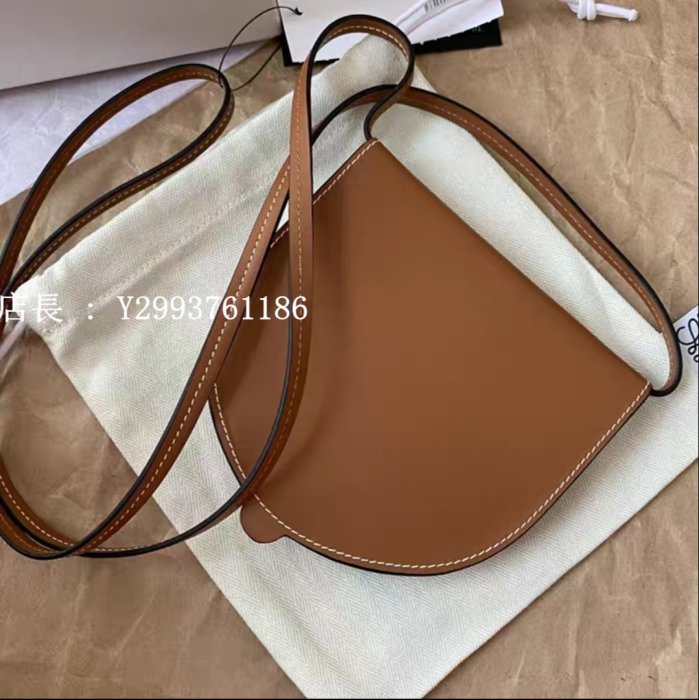 LOEWE Heel Pouch Bag小款焦糖色 皮革 馬鞍包 馬蹄包Tan 10954