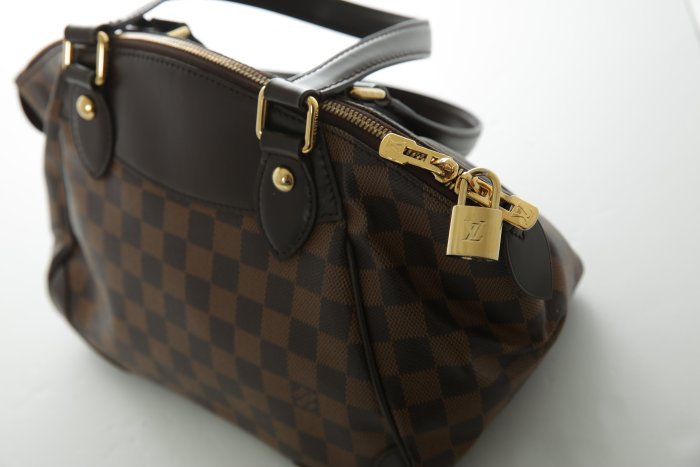 9.9成新 LOUIS VUITTON 路易威登 LV  棋盤花色N41117 附鎖手提包