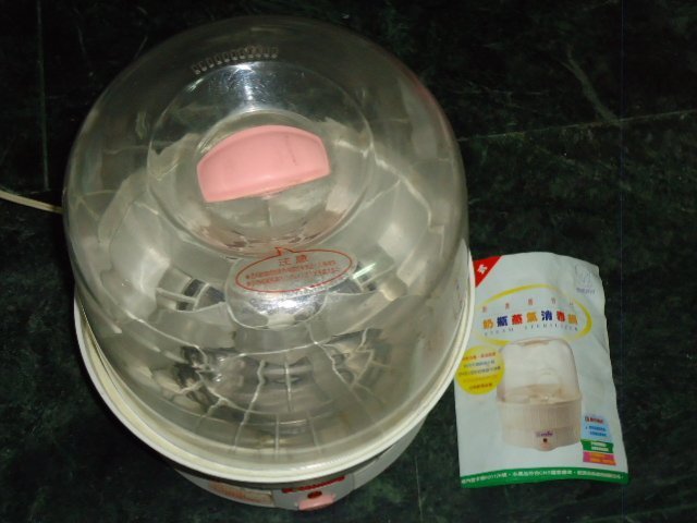 愛儂寶貝 奶瓶消毒器(消毒鍋)...蒸氣式~保存非常乾淨.......原廠盒裝