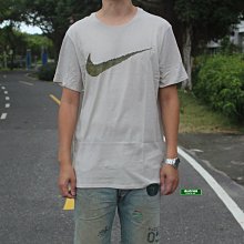 南◇現 Nike Big Swoosh Logo 大勾勾 卡其色 短TEE  編織 短TEE  咖啡綠色