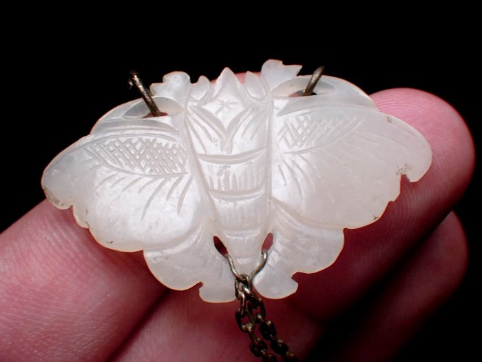 『保真』老玉市場-明清和闐一級白玉蝴蝶人物花片老瑪瑙珠老銀掛飾