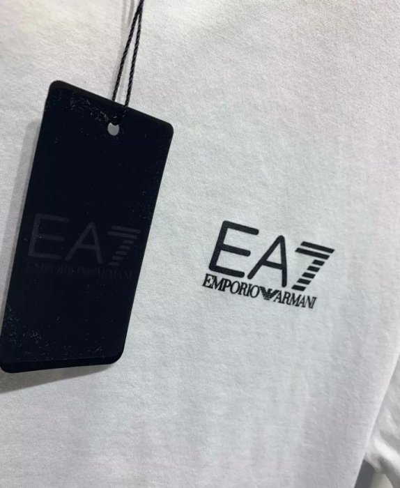 EA7  Emporio Armani 春夏款 男休閒純棉短袖t  兩件盒裝1黑1白