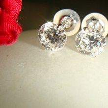 熣燦星光超級白亮E級單顆爪鑽兩顆共計1.221克拉鑽石PT900純白金耳環 時尚典雅