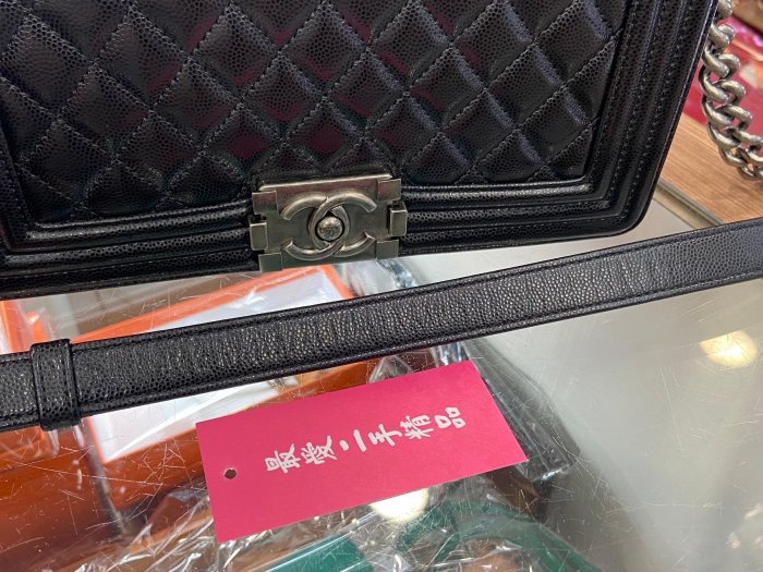 ☆最愛二手精品☆ BOY CHANEL 25CM 香奈兒黑色荔枝牛皮霧銀鍊銀釦釦式翻蓋肩背包男孩包斜背包 25 A67086 XG6142