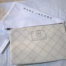 海洋工坊名牌旗艦店~Marc Jacobs 米白帆布格紋化妝包