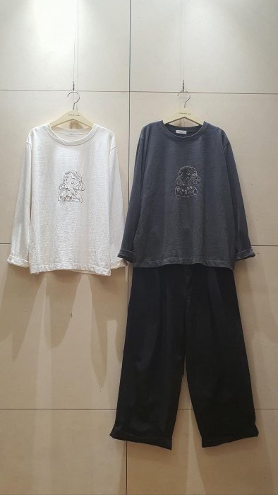 正韓 korea韓國空運cloth & cook咖啡色刺繡女孩長袖T恤棉麻衫  現貨 小齊韓衣