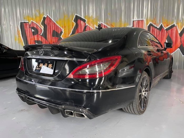 【天翊國際】BENZ W218 CLS 350 OEM R款 碳纖維 後下巴 (非AMG直上)