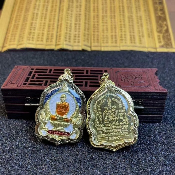 龍婆瑞2565十億舍瑪自身牌，鎏金殼，國內現貨。全新，可選款9051