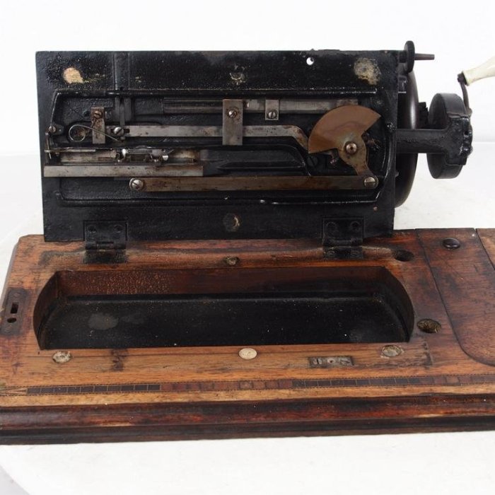 百寶軒 上世紀懷舊德國老式手搖古董縫紉機細腰帶箱7品造型機 ZG2876