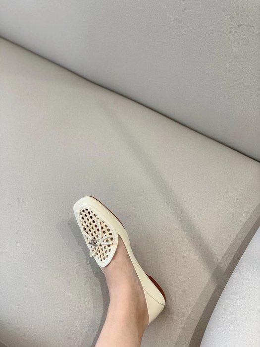 ╭☆包媽子店☆ TORY BURCH Charm Woven Loafer 夏季牛皮休閒鞋新品 ((上班好穿))