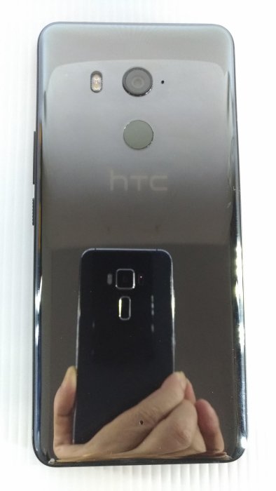 九成新HTC U11+ 4G/64G 極鏡黑 6吋 2K+顯示螢幕 3D曲面水漾玻璃 3,930mAh電量 IP68防水