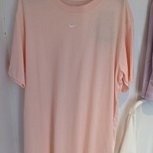 南🔥2022 7月 NIKE Sportswear Essential 短袖上衣 女 粉橘 淺粉 DN5698-610