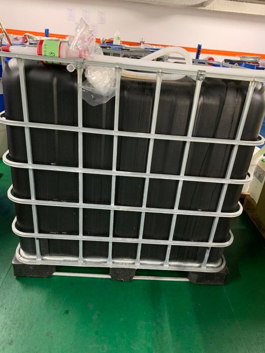 二手1噸塑膠桶 中古IBC桶 1000L(公升)水塔 可清洗至導電度20ppm以下(自來水約180ppm，比自來水乾淨)