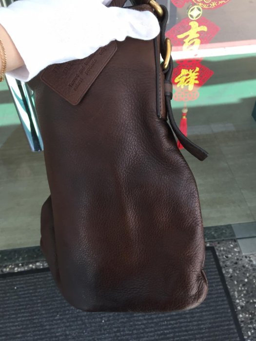 典精品名店 Prada 真品 Brown 棕色 Cervo 全皮 / 鹿皮 拉鍊 斜背包 有店章保卡 現貨