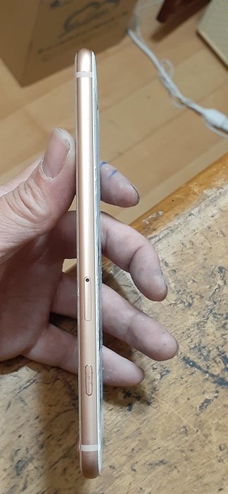 蘋果 Apple iPhone8+ iphone8plus （4G 1200萬畫素 64G A11）只測試可開機聲音正常電腦可讀 品相如圖 零件機 狀況: 破屏