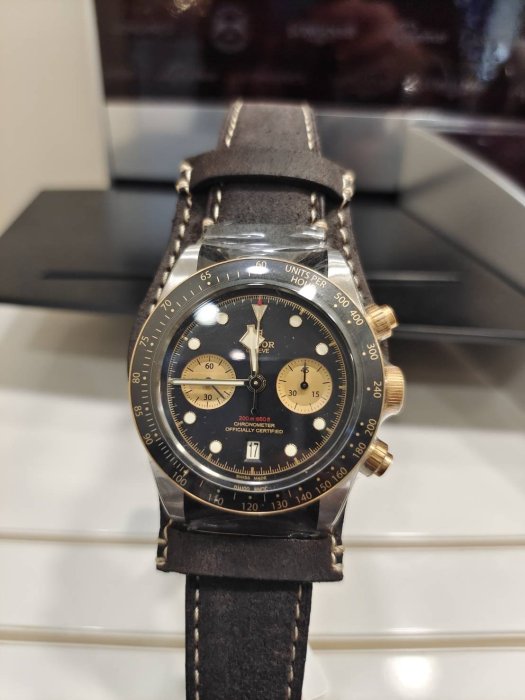 【 大西門鐘錶 】帝舵表 79363N-0002  Black Bay Chrono 半金計時 皮帶錶款