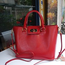 美麗堡Outlet精品 Prada BN2236  PRADA VERNIC 漆亮皮革旋扣翻蓋手提/斜背二用 亮面紅色【現貨】