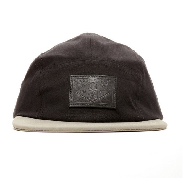 【REBEL8】TRIUMPHANT WE FLY 5 PANEL (黑色)五片帽