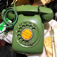 【懷舊。普普風】早期76年播盤式電話機/綠色