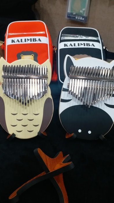 台灣pangolin製卡林巴 板式卡林巴 17音KALIMBA 貓頭鷹 斑馬 贈台製側背包 木質展示架