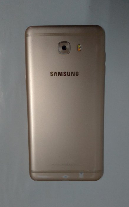 Samsung Galaxy c9 Pro
SM-C900Y  
6吋大螢幕 金色手機
6g /64G 超大記憶體 運轉快速
外觀九成五新
使用功能正常