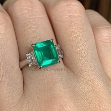 JING YUAN JEWELRY 哥倫比亞祖母綠鑽戒2.72ct 附證書 面大 顏色比照片綠 歡迎預約看現貨！！