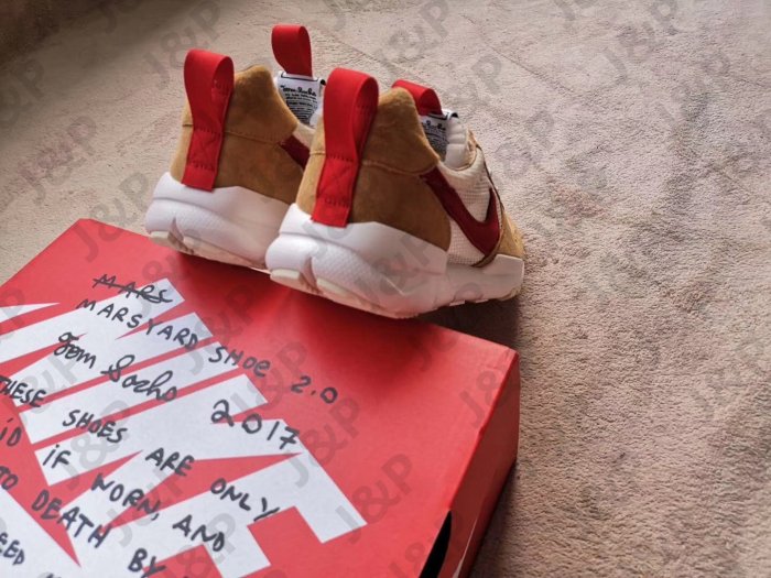 Tom Sachs x Nike Craft Mars Yard 2.0 宇航員