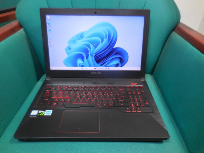 ASUS FX503V I5-7300H 8G/256G SSD+1TB獨顯GTX1050 2G 電競背光鍵盤WIN11