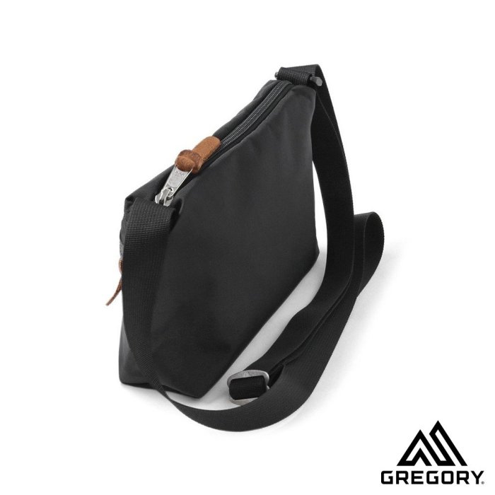 GREGORY ENVELOPE SHOULDER 1L 斜背包 GG1254061041 黑【iSport愛運動】