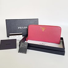 PRADA   經典 LOGO 皮夾 ，【 Saffiano】系列，附原廠保卡  原廠盒裝  ，保證真品 超級特價便宜賣