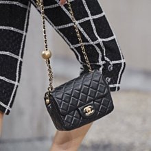 Chanel A93343 CC Filigree Vavnity Case Bag 中型荔枝紋鍊帶包 黑