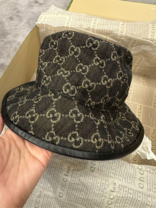 Gucci 丹寧 材質、真品 黑色 超美 時尚 百搭 漁夫帽 牛仔帽  收藏品99 新  付：盒子 現貨親拍