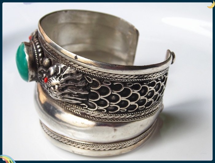 【雅之賞|藏傳|佛教文物】*特賣* 尼泊爾 藏銀精工雙龍戲珠寬版手鐲~060917