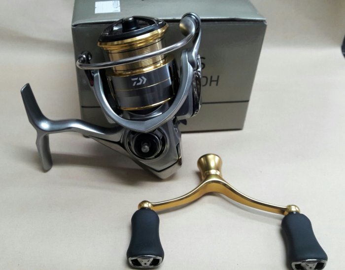 【欣の店】DAIWA FREAMS LT 2500S-DH 雙把手 捲線器 軟絲路亞 根魚 中高階 REEL