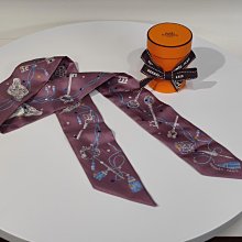 全新 愛馬仕 Hermes 藕色 紫色 鑰匙 絲巾 Silk Les Cles a Pois Twilly Scarves 白鑰匙 黑鑰匙可參考