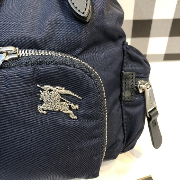 【二手】BURBERRY The Rucksack 金屬戰馬LOGO軍旅後背包 (小款) 手提/後背/斜背