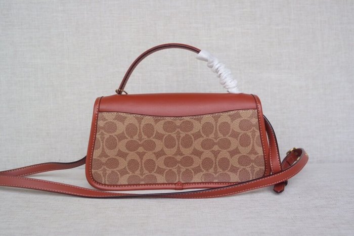 留學生like購 COACH M1980-143 新款女士信封包 經典C字長款單肩斜挎包 手提包 附購證