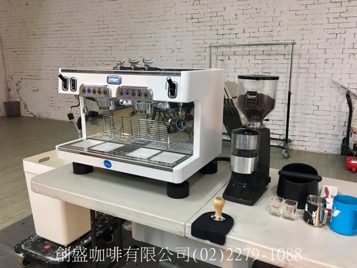 Carimali Cento50 商用義式雙孔半自動咖啡機 適用場所 / 複合式餐飲場所 中古咖啡機租賃(已出租)