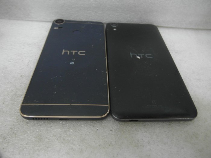 [快樂99]-HTC  D728x / D10i  兩支手機 [請自行檢測問題.標到賺到]-99元起標(N135)
