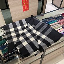 ⭐️ 香榭屋精品店 ⭐️ BURBERRY 經典黑白格紋流蘇三角披肩 4065350 (W2209) 近新美品