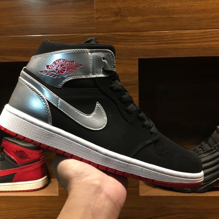 AIR JORDAN 1 MID JOHNNY KILROY 黑銀麂皮運動籃球鞋男女鞋554724-057