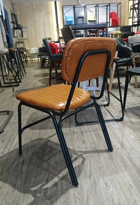 【找椅子】 似LOFT 工業 懷舊  咖啡店 洽談椅 品東西  皮革鉚釘鐵管椅 鐵製漢斯餐椅